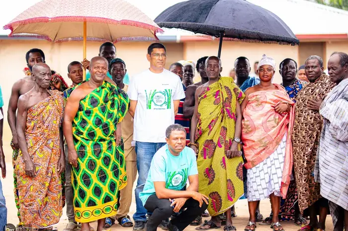 Community members, traditional leaders and EcoPlanet staff together